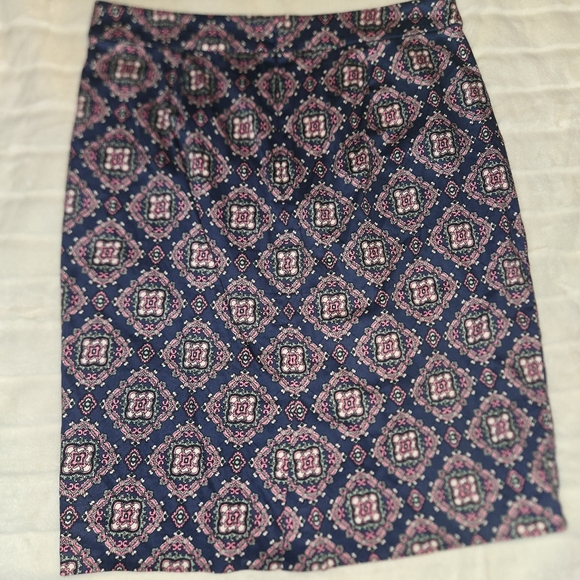 J. Crew The Pencil Skirt, Navy Blue & Pink, Size 4 - Picture 2 of 5